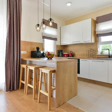 ヴィラ 4* First Hill With Heated Pool, ザトン