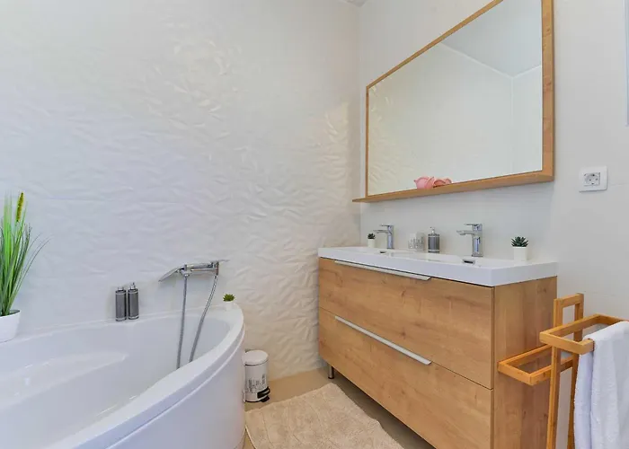Villa 4* First Hill With Heated Pool, *