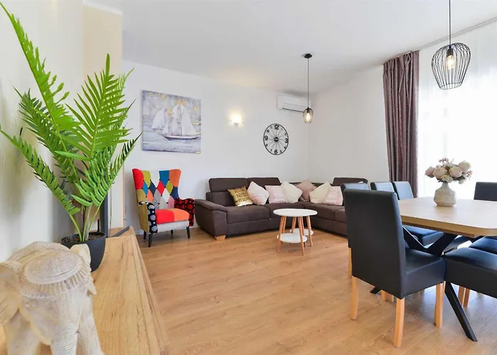 Villa 4* First Hill With Heated Pool,