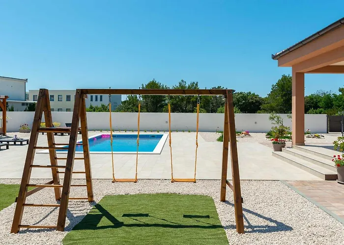 4* First Hill With Heated Pool, Villa