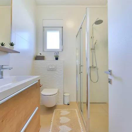 4* First Hill With Heated Pool, Villa
