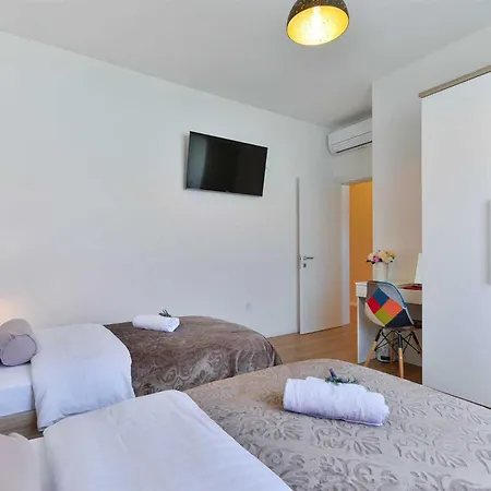 4* First Hill With Heated Pool, Zaton (Zadar)