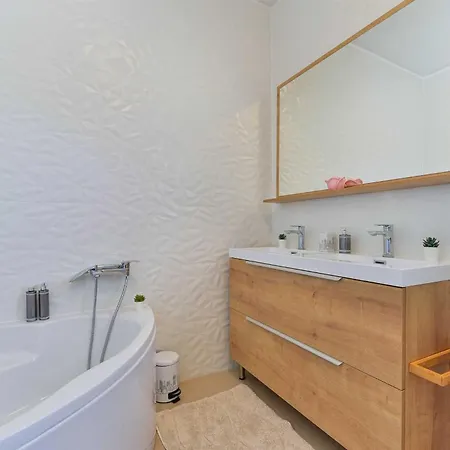 Villa 4* First Hill With Heated Pool, Zaton *
