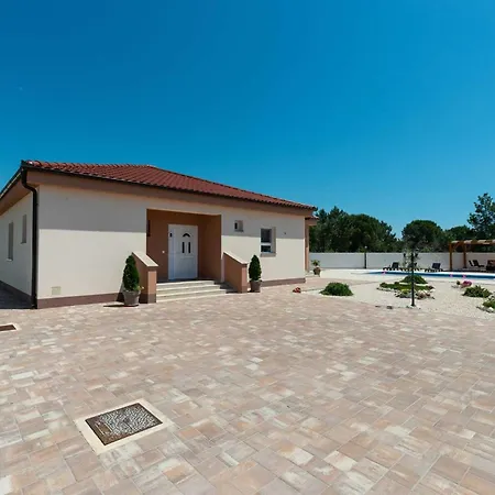 4* First Hill With Heated Pool, Zaton *