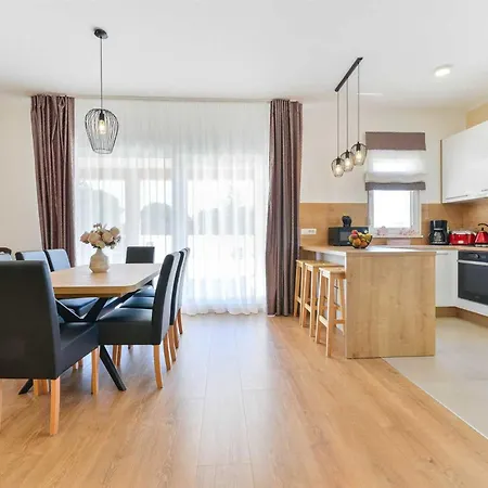 4* First Hill With Heated Pool, Zaton Villa