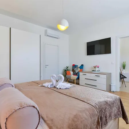 4* First Hill With Heated Pool, Zaton Villa
