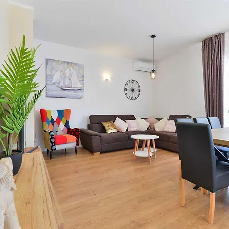 Villa 4* First Hill With Heated Pool, Zaton