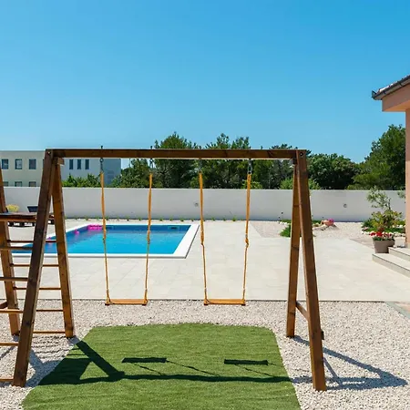 4* First Hill With Heated Pool, Zaton Villa