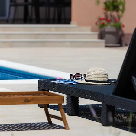 4* First Hill With Heated Pool, Zaton *