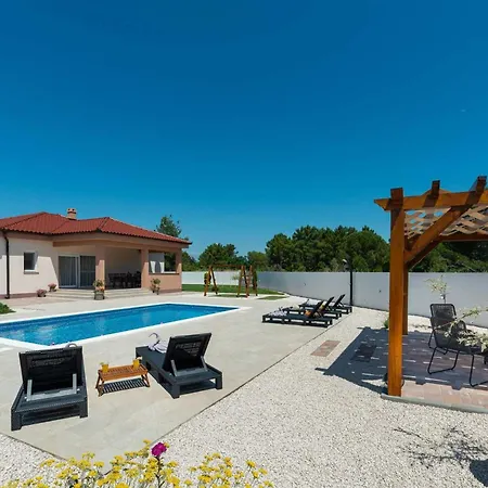 4* First Hill With Heated Pool, Zaton Villa
