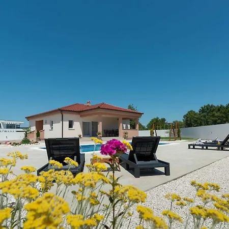 Villa 4* First Hill With Heated Pool, Zaton *