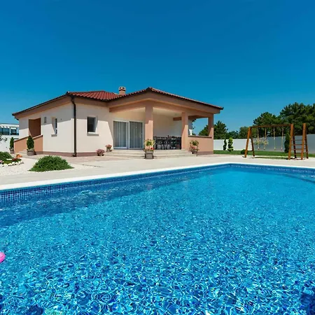 4* First Hill With Heated Pool, Zaton