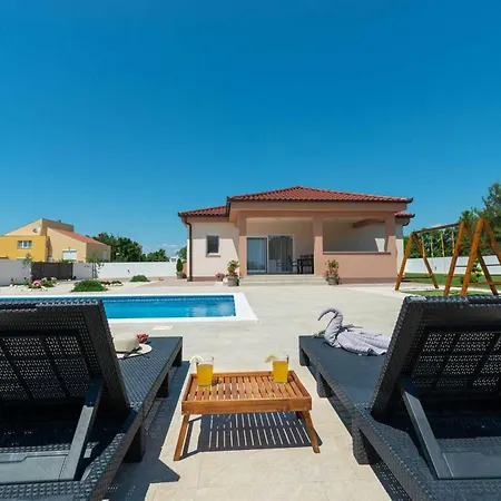 4* First Hill With Heated Pool, Zaton