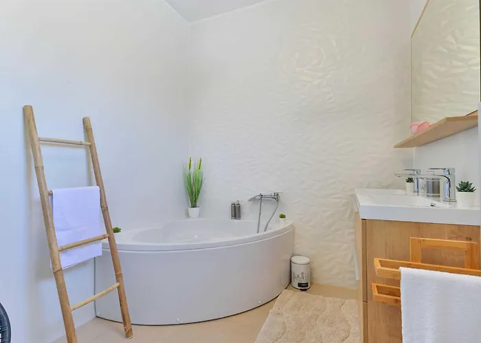 Βίλα 4* First Hill With Heated Pool, Zaton (Zadar)