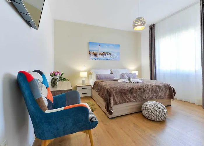 4* First Hill With Heated Pool, *