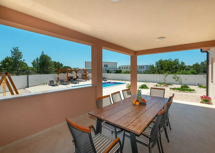 Βίλα 4* First Hill With Heated Pool,