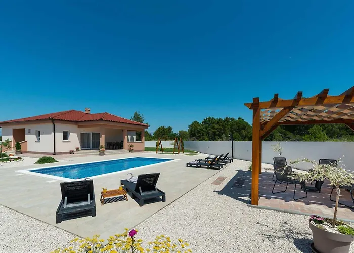 4* First Hill With Heated Pool, Βίλα